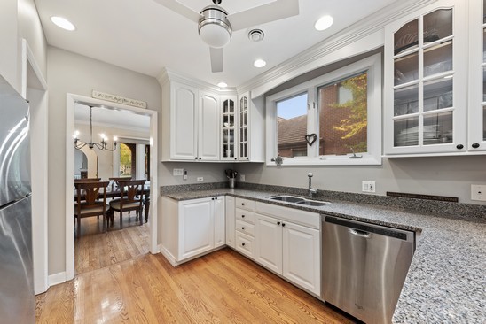 218 Berry Parkway Park Ridge, IL 60068 - Photo 7 of 26 Gallery Image 7