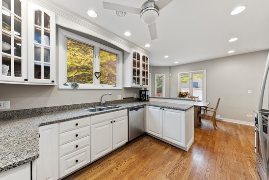 218 Berry Parkway Park Ridge, IL 60068 - Photo 8 of 26 Gallery Image 8