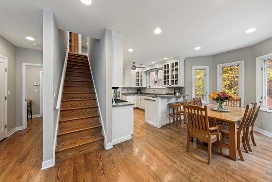 218 Berry Parkway Park Ridge, IL 60068 - Photo 9 of 26 Gallery Image 9