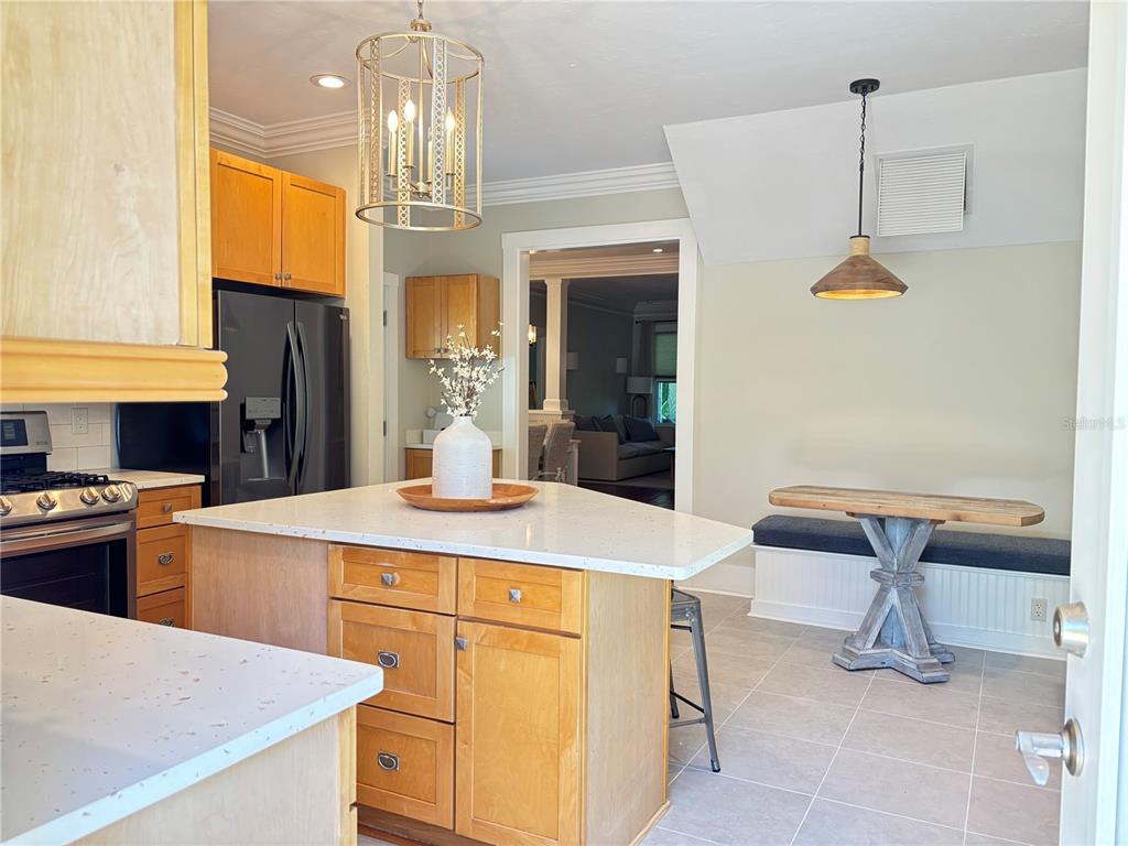 324 Julia Place Sarasota, FL 34236 - Photo 19 of 52