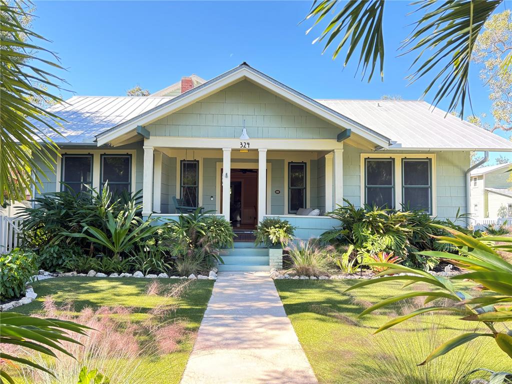 324 Julia Place Sarasota, FL 34236 - Photo 2 of 52