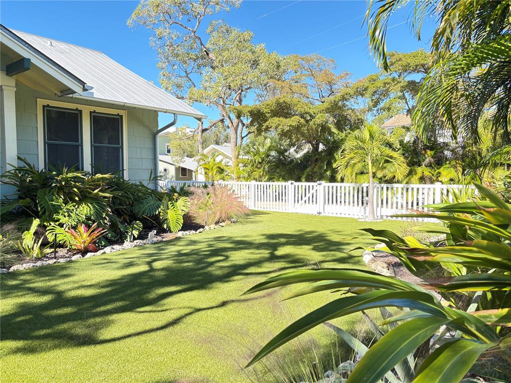 324 Julia Place Sarasota, FL 34236 - Photo 3 of 52 a view of swimming pool