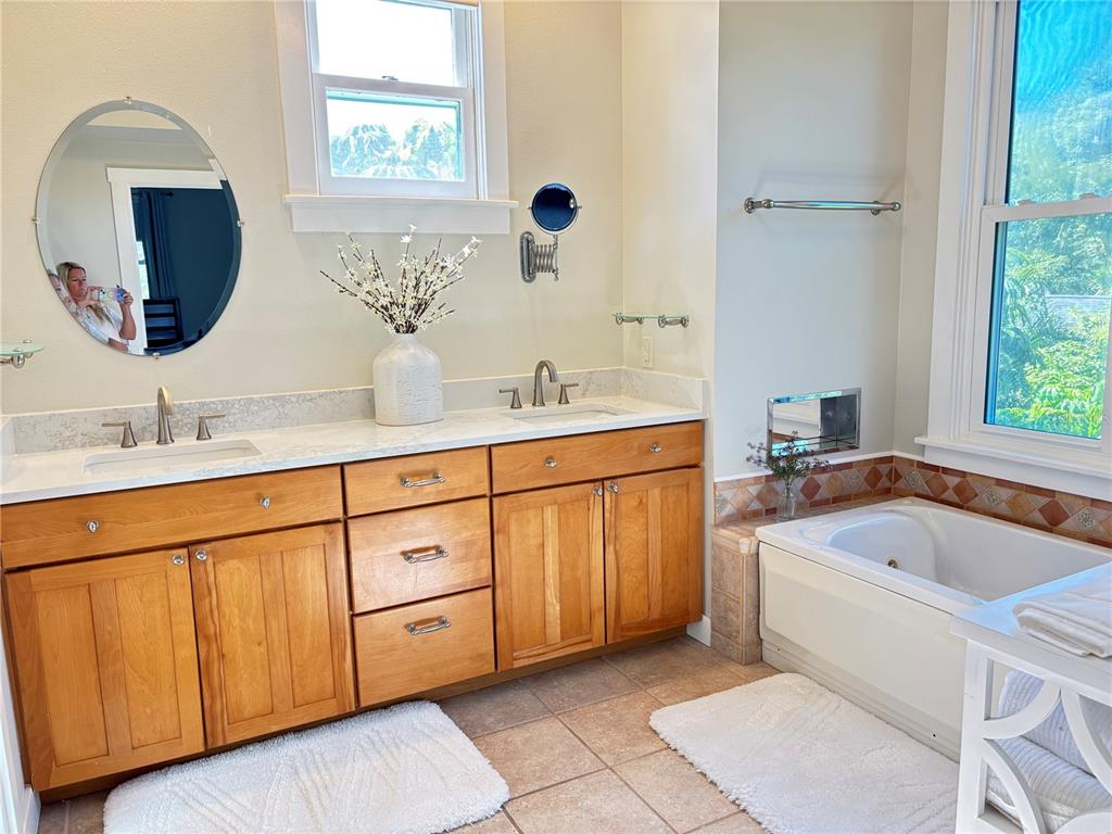 324 Julia Place Sarasota, FL 34236 - Photo 36 of 52