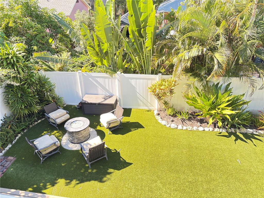 324 Julia Place Sarasota, FL 34236 - Photo 6 of 52