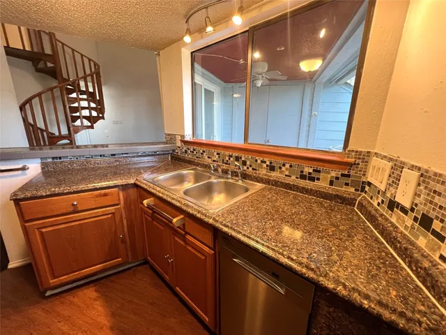 $1,295 | 2500 Burleson Road, Unit 622, Austin, TX 78741