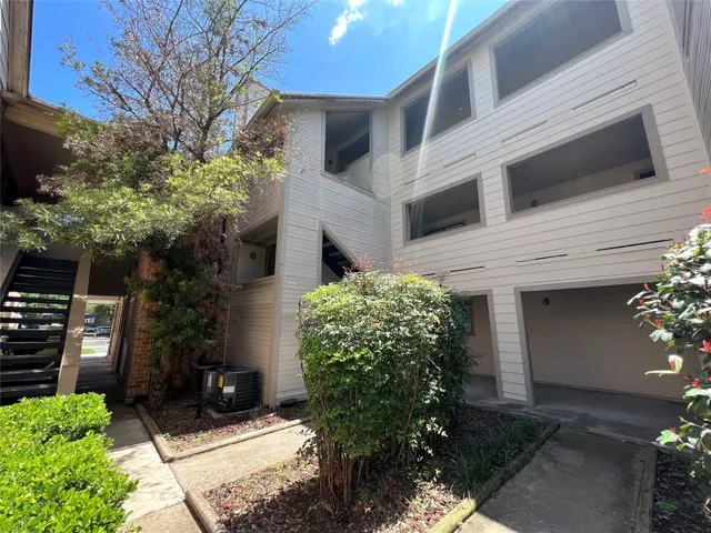 $1,295 | 2500 Burleson Road, Unit 622, Austin, TX 78741