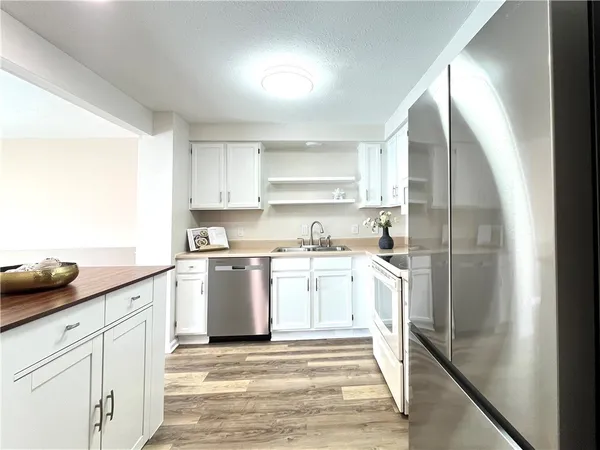 $2,100 | 35 Camberley Place, Penfield, NY 14526