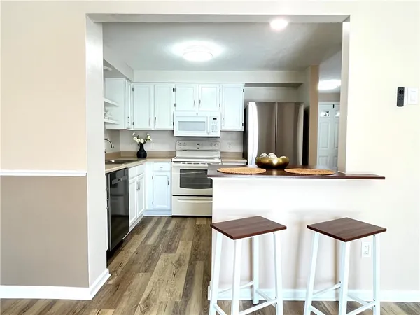 $2,100 | 35 Camberley Place, Penfield, NY 14526