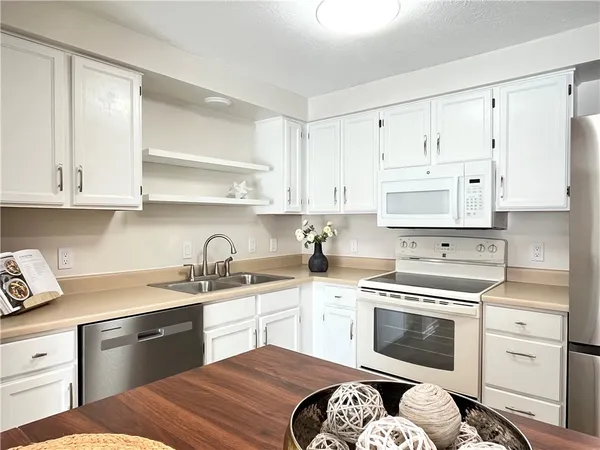 $2,100 | 35 Camberley Place, Penfield, NY 14526