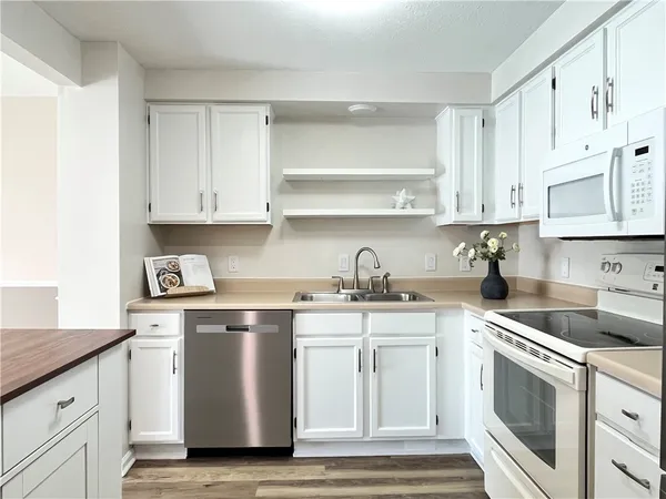 $2,100 | 35 Camberley Place, Penfield, NY 14526