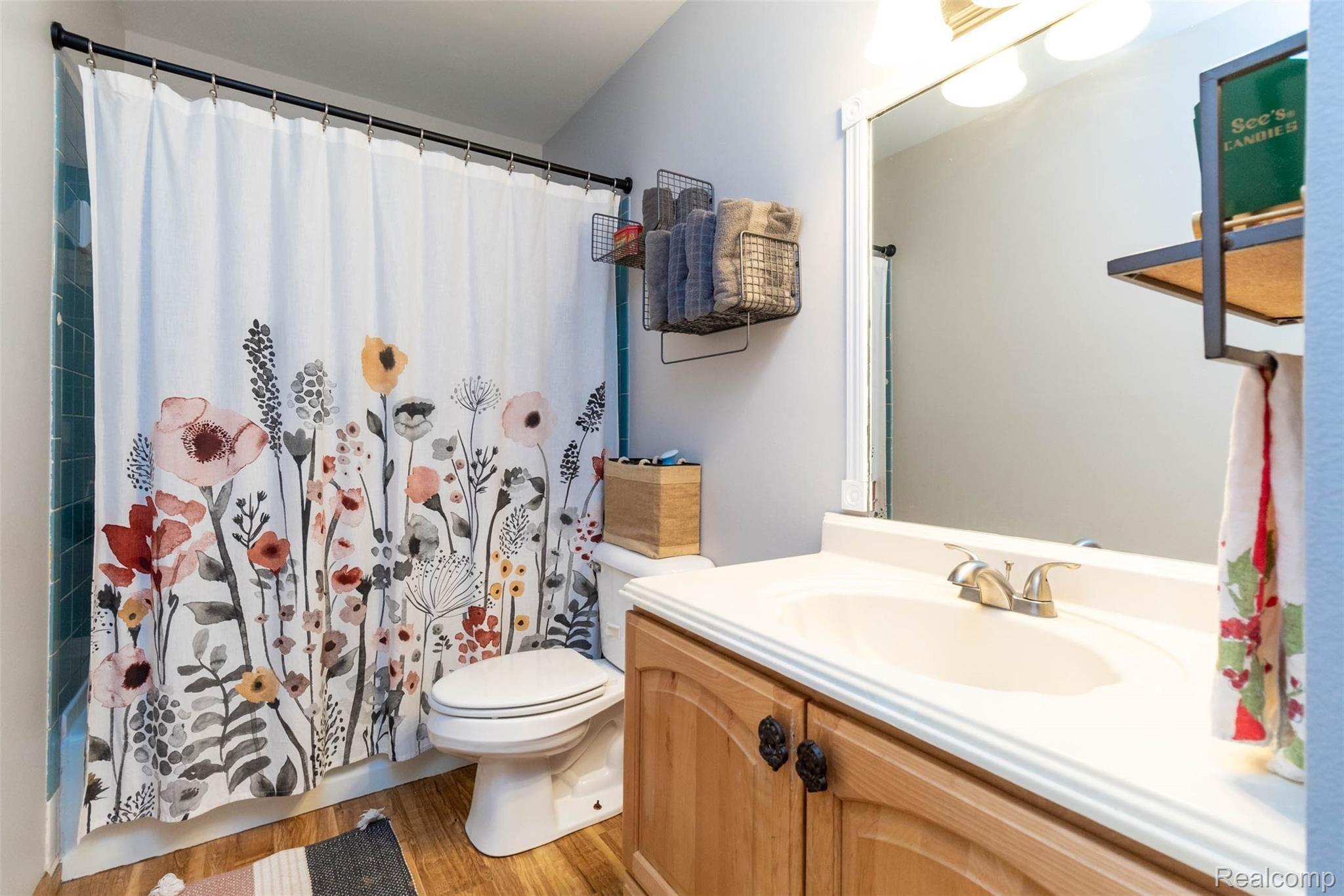 963 Parallel Street Fenton, MI 48430 - Photo 16 of 31 Full Bathroom
