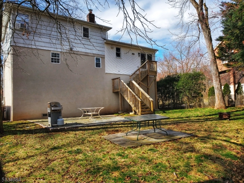 512 Riverside Drive Cranford, NJ 07016 - Photo 13 of 22 a backyard of a house