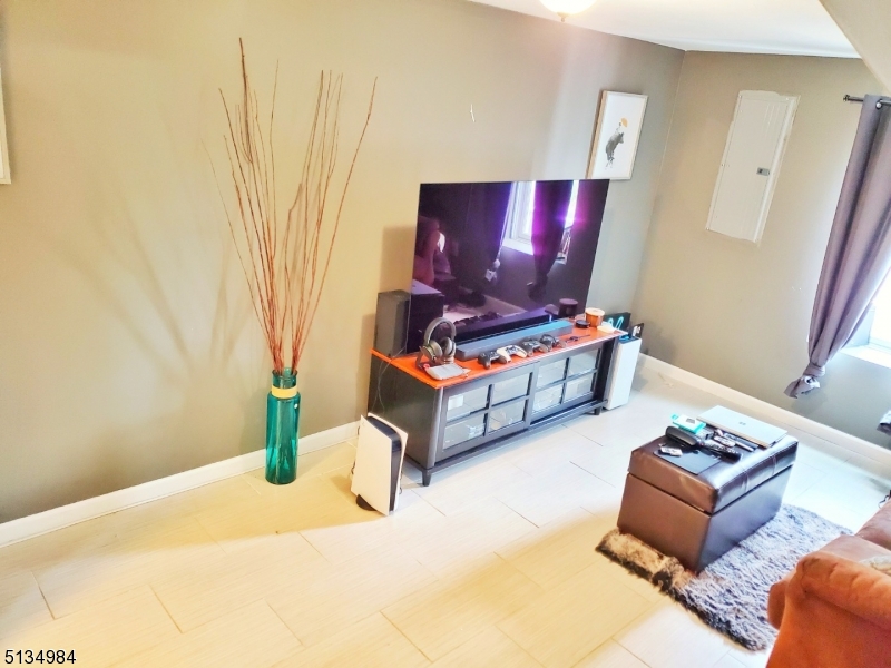 512 Riverside Drive Cranford, NJ 07016 - Photo 20 of 22 a living room with furniture