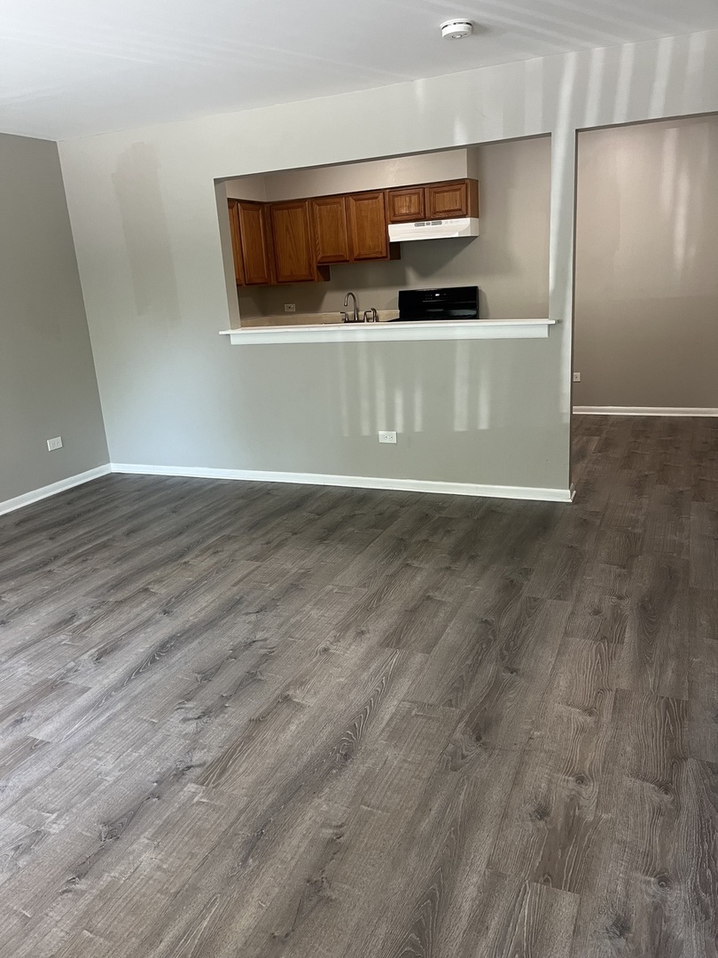 8817 South Roberts Road, Unit 6 Hickory Hills, IL 60457 - Photo 2 of 7