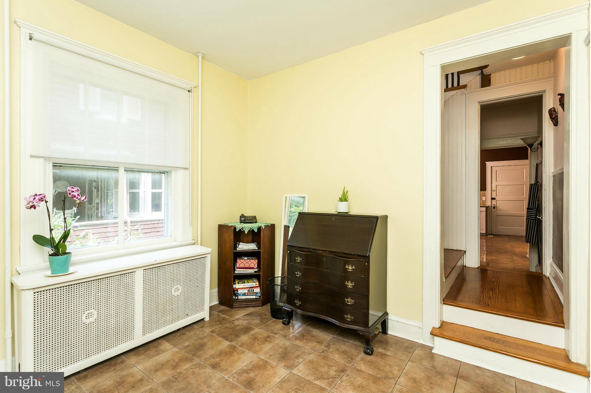 109 Woodlawn Road Baltimore, MD 21210 - Photo 13 of 30 1st Floor Coat Room/Office