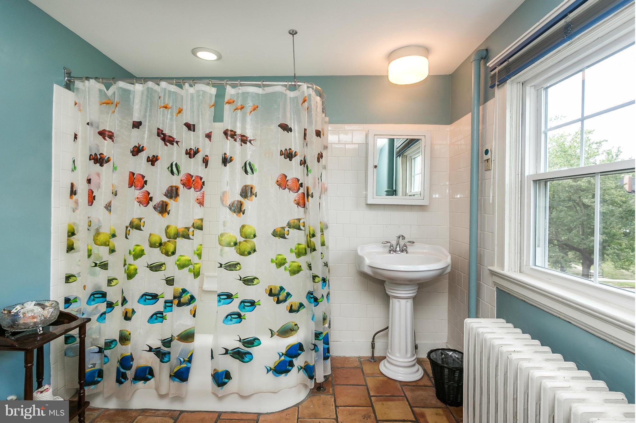 109 Woodlawn Road Baltimore, MD 21210 - Photo 23 of 30 3rd Floor Hall Bath