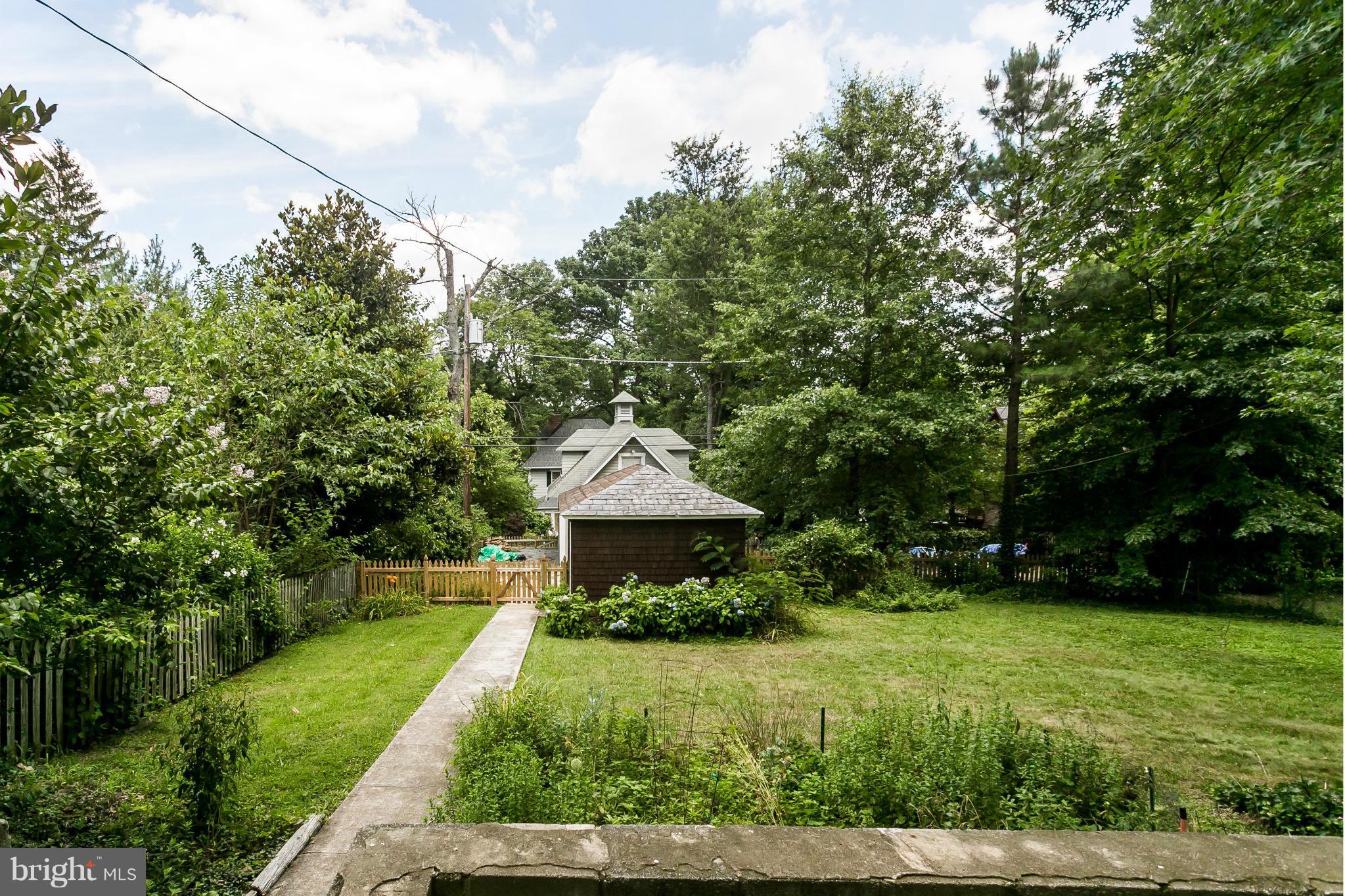 109 Woodlawn Road Baltimore, MD 21210 - Photo 29 of 30 Over-sized rear yard leading to Garage