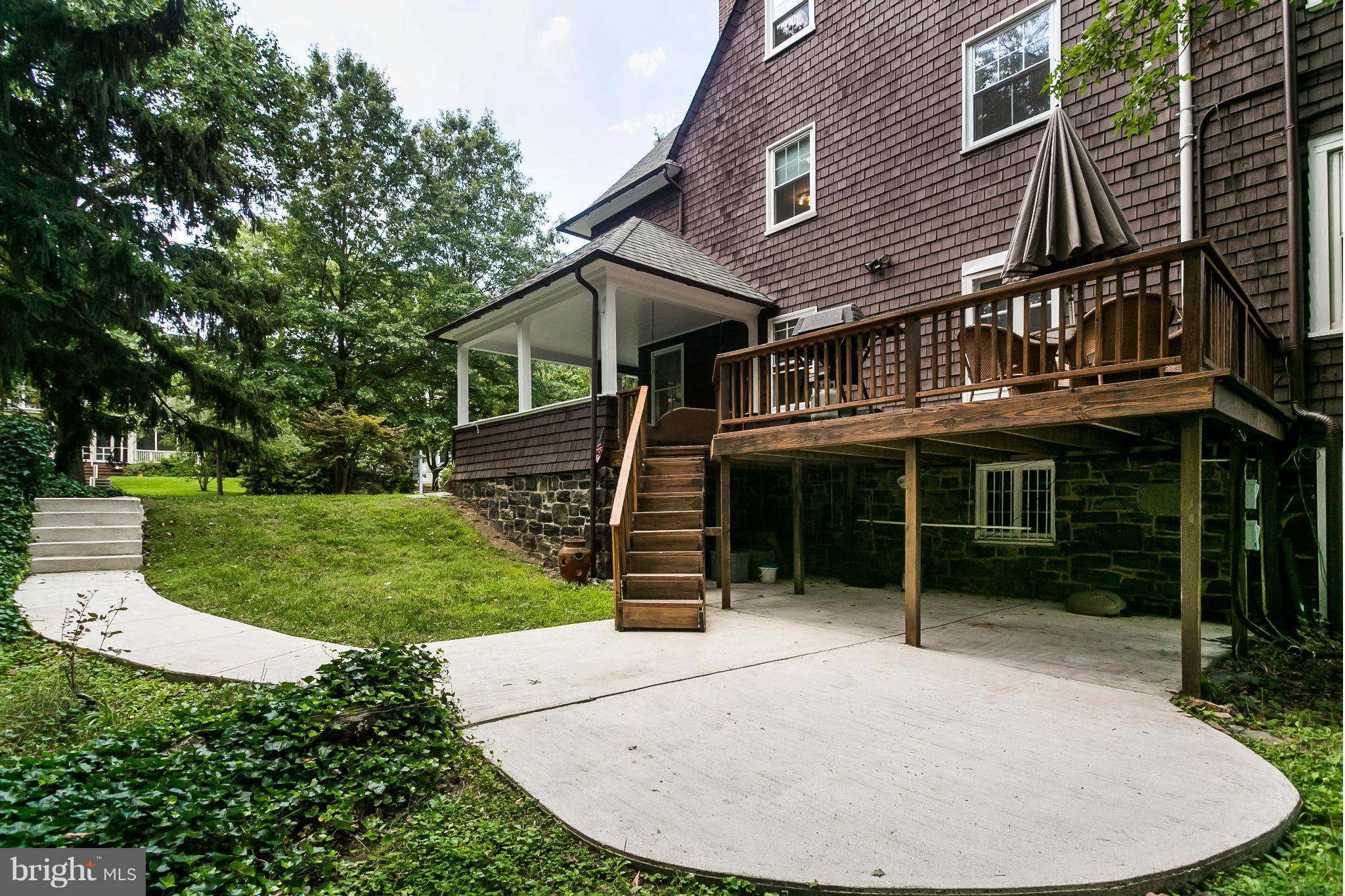 Side Deck (overlooking over-sized yard)