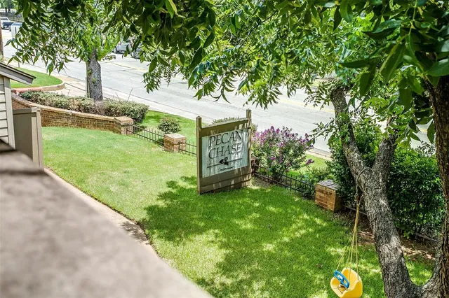 a view of an outdoor space