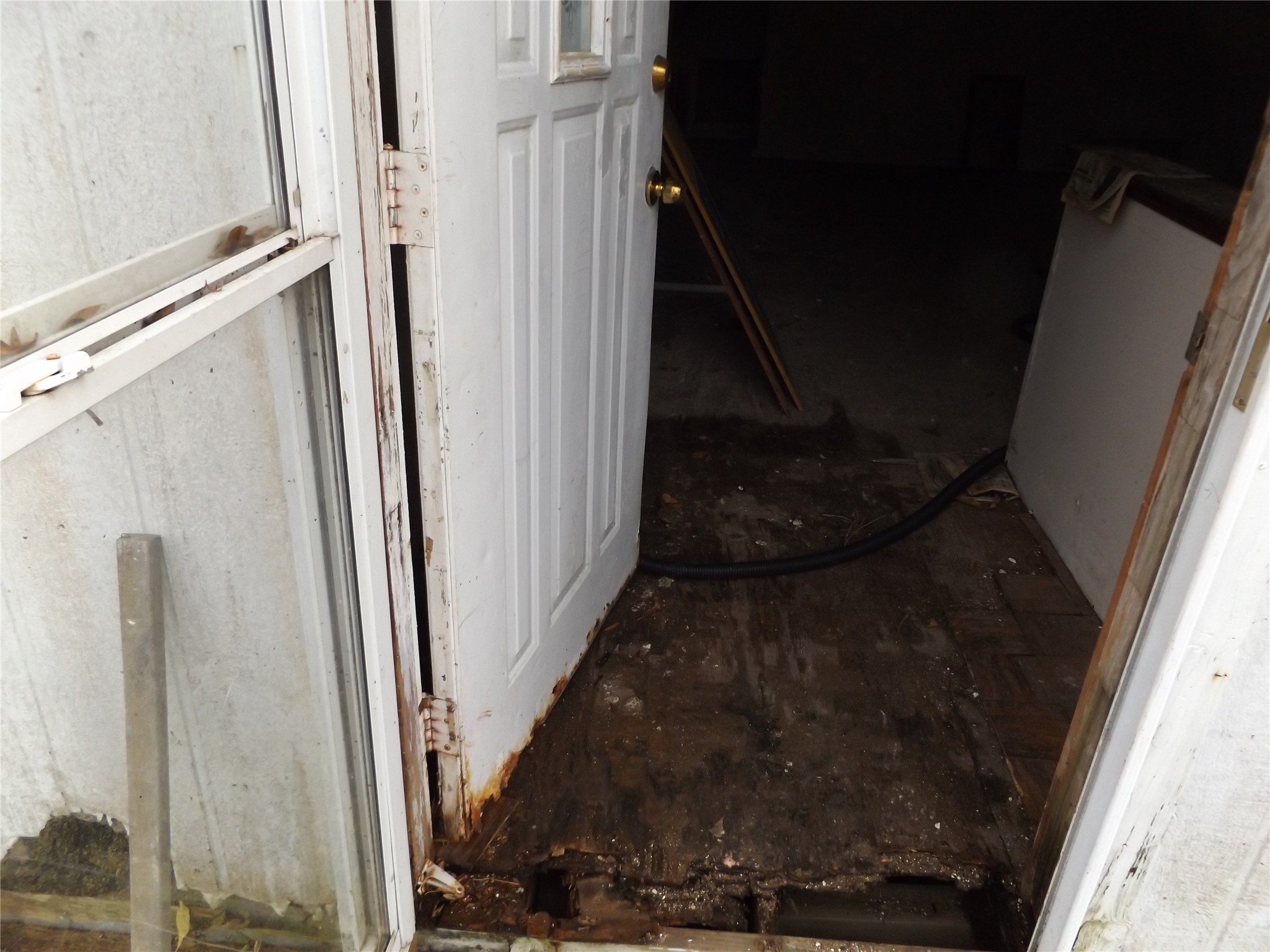 437 8th Street Dickinson, TX 77539 - Photo 5 of 12 a view of entryway