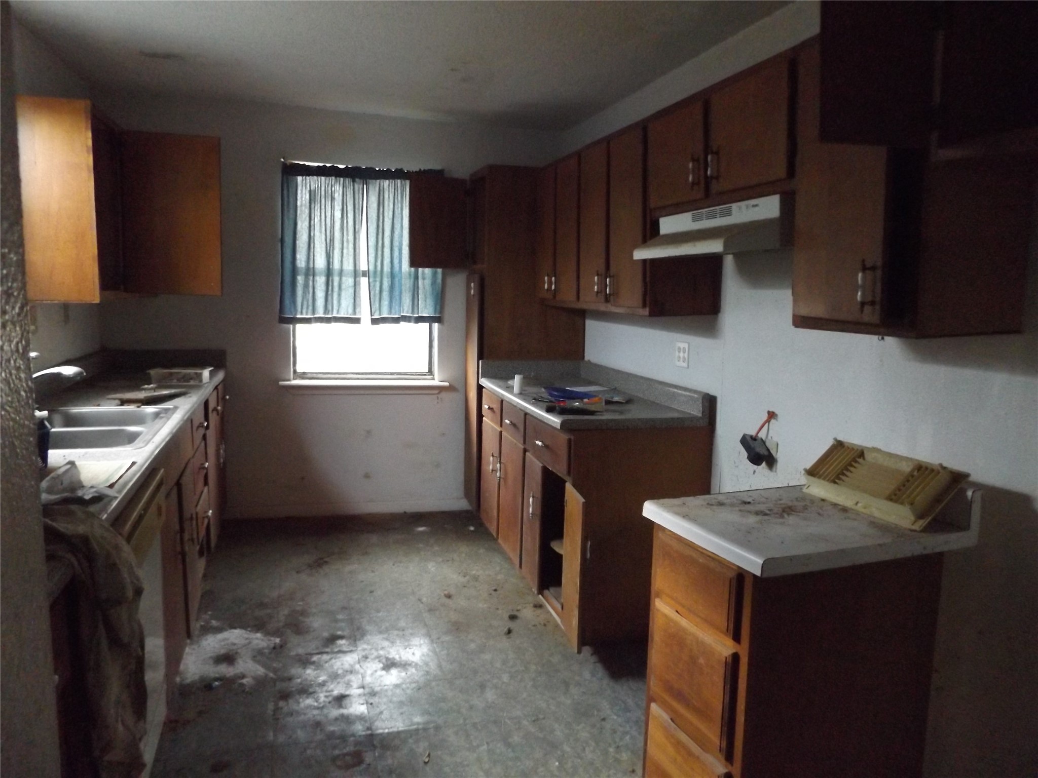 437 8th Street Dickinson, TX 77539 - Photo 6 of 12 a kitchen with a stove a sink and a microwave
