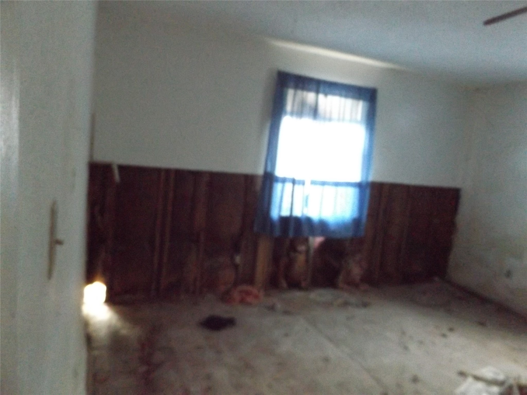 437 8th Street Dickinson, TX 77539 - Photo 10 of 12 an empty room with windows