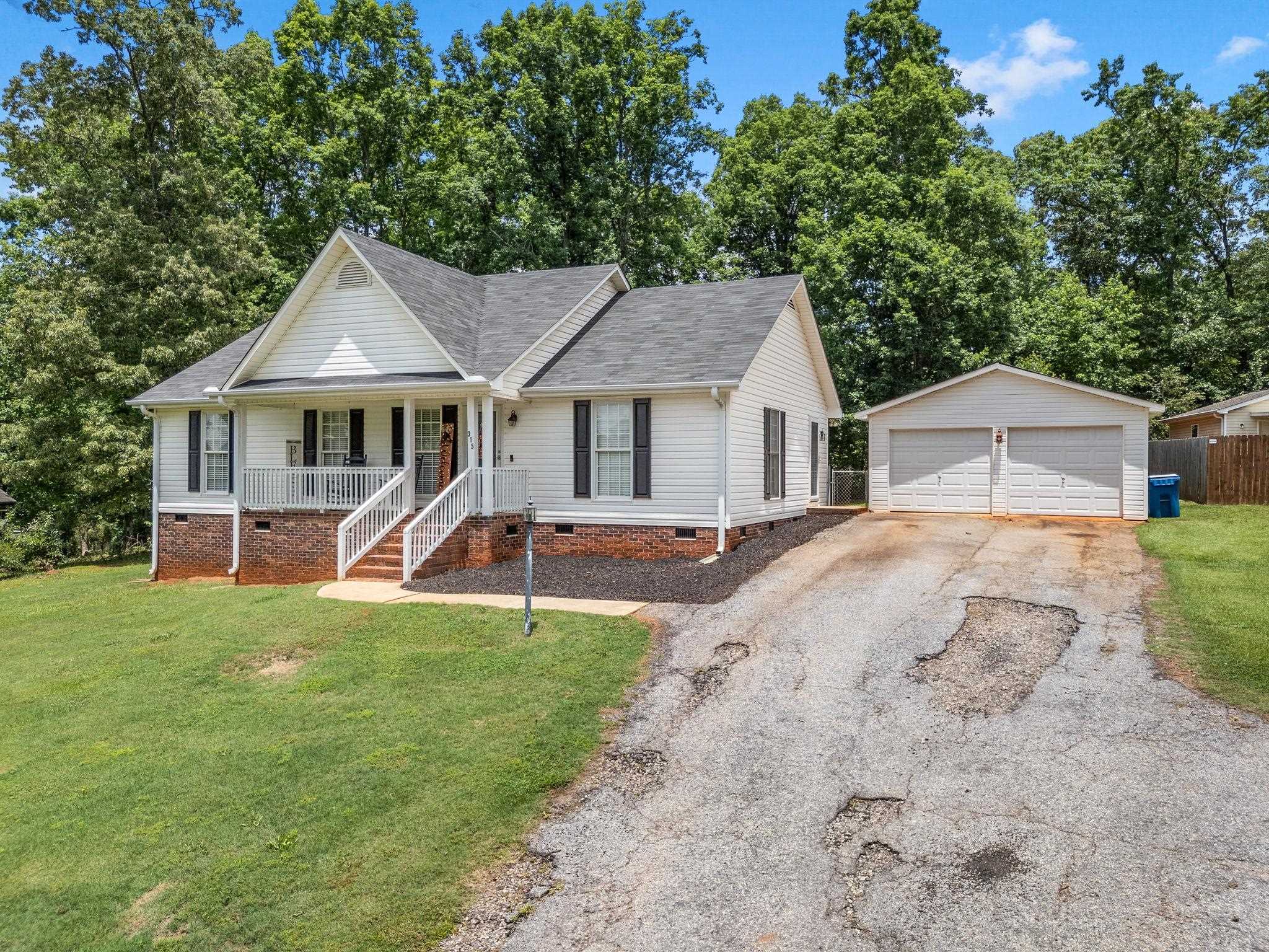 315 Double Bridge Road Boiling Springs, SC 29316 - Photo 3 of 38