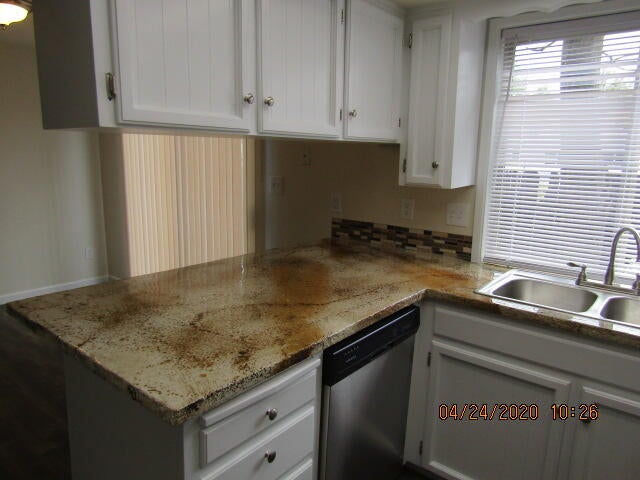 1206 Morrow Road Medford, OR 97504 - Photo 10 of 23 kitchen counters
