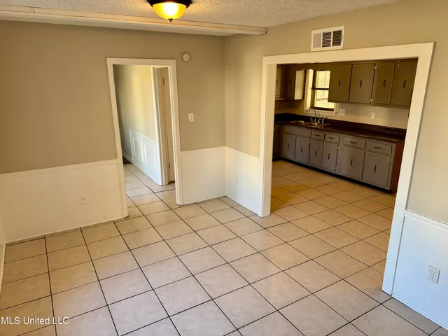 $1,795 | 7141 Oak Forest Drive, Olive Branch, MS 38654