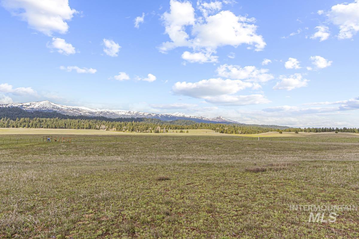 32 Philadelphia Lane Cascade, ID 83611 - Photo 2 of 15
