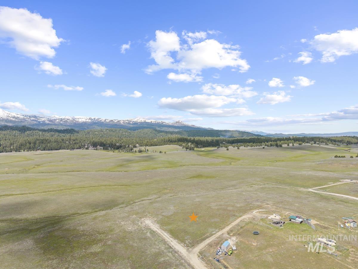 32 Philadelphia Lane Cascade, ID 83611 - Photo 3 of 15