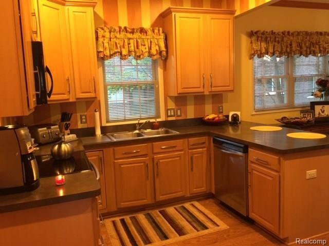 2 kitchen.JPG