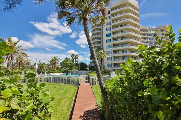 $9,000 | 775 Longboat Club Road, Unit 405, Longboat Key, FL 34228