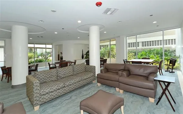 $9,000 | 775 Longboat Club Road, Unit 405, Longboat Key, FL 34228