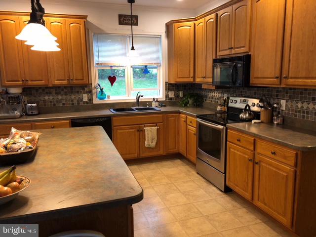 601 Wateredge Road Lititz, PA 17543 - Photo 13 of 58