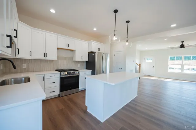 $594,900 | 1100 Live Oak Court, Forest, VA 24551