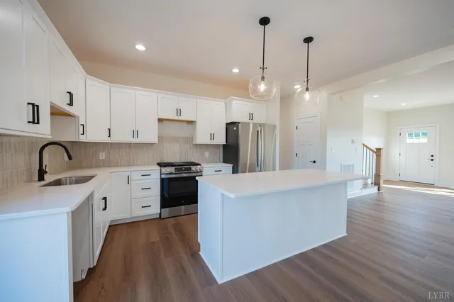 $594,900 | 1100 Live Oak Court, Forest, VA 24551