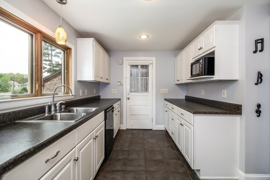 42 Welland Road Springfield, MA 01151 - Photo 6 of 30