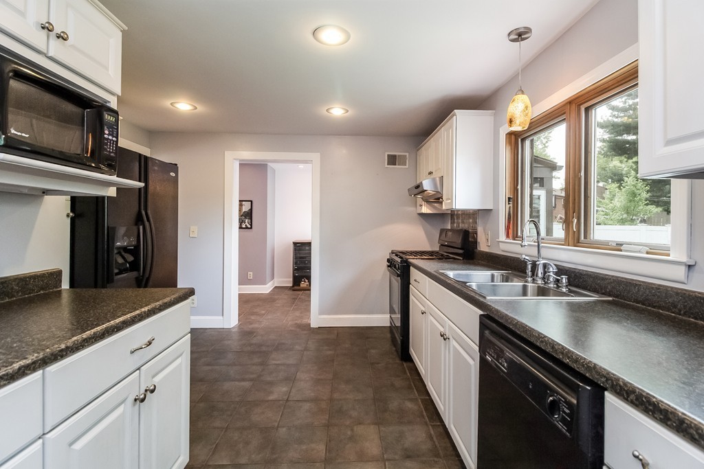 42 Welland Road Springfield, MA 01151 - Photo 8 of 30