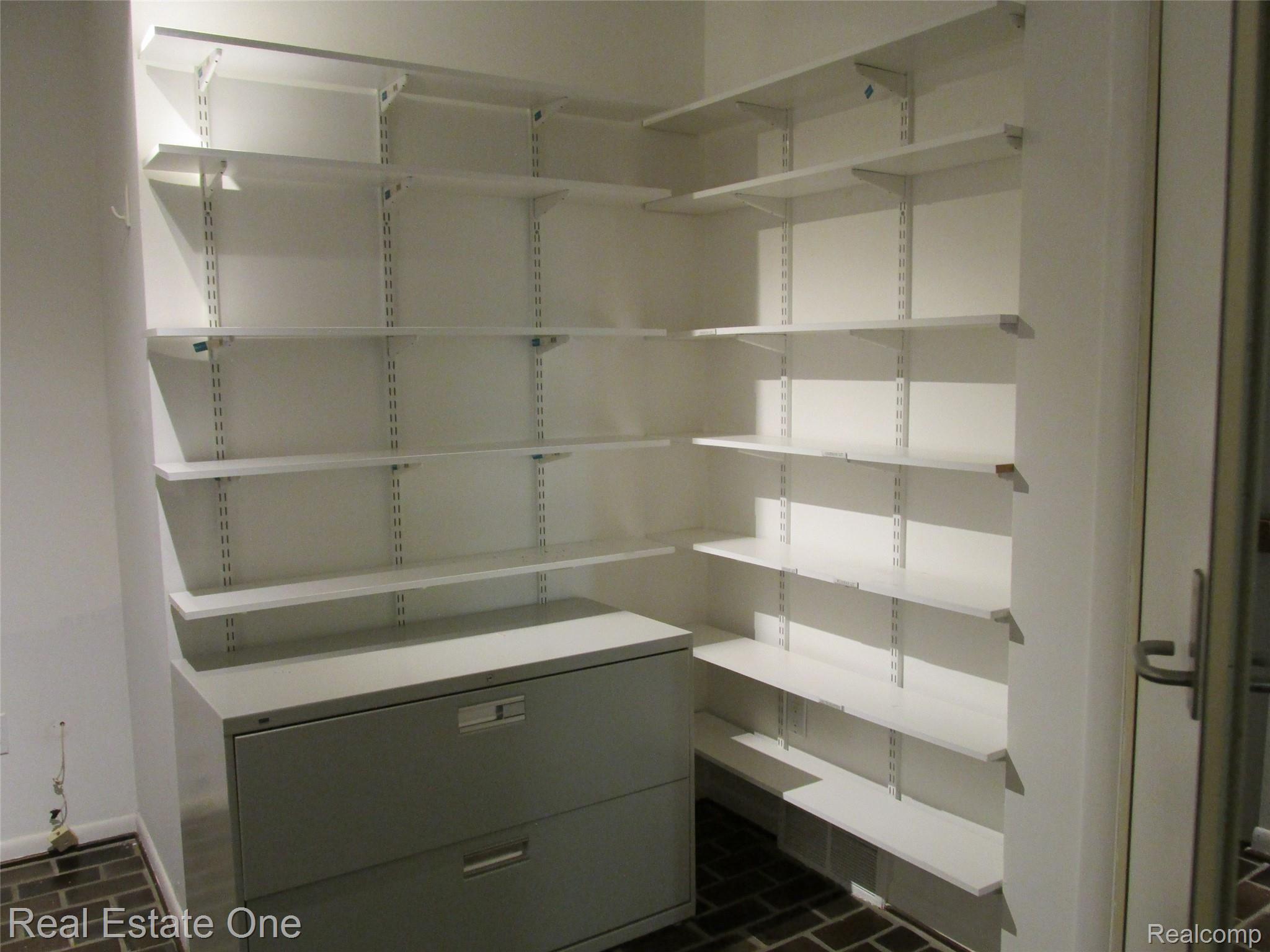 4390 Derry Road Bloomfield Hills, MI 48302 - Photo 29 of 81 IMG_1651.JPG