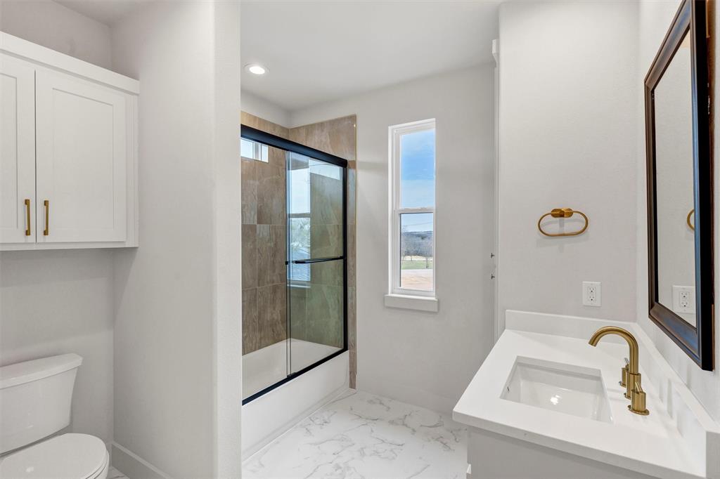 428 Squaw Creek Road Willow Park, TX 76087 - Photo 33 of 34 a bathroom with a sink toilet and shower