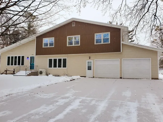 $395,000 | N4574 Broadway Street, New London, WI 54961