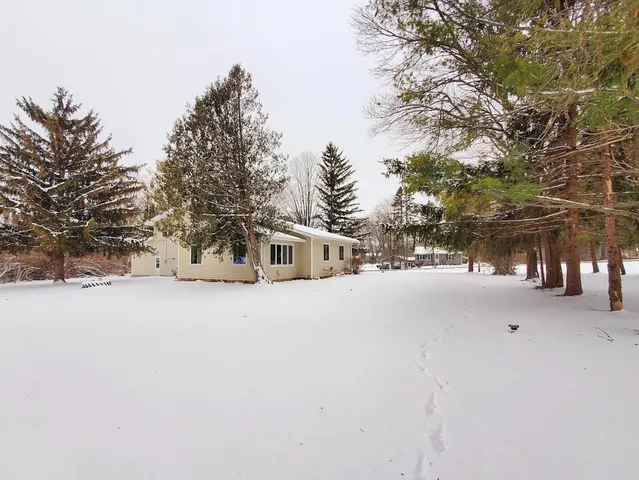 $395,000 | N4574 Broadway Street, New London, WI 54961