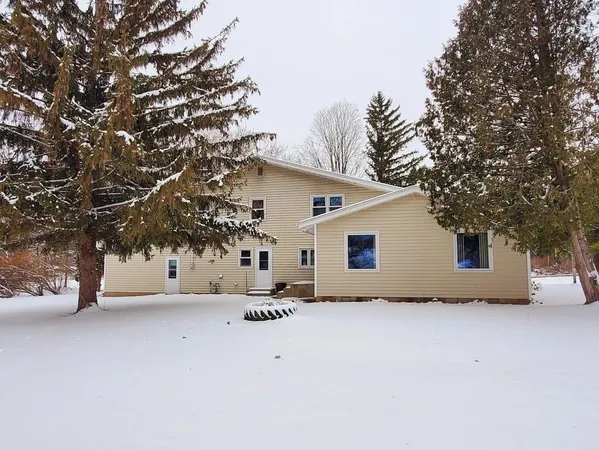 $349,000 | N4574 Broadway Street, New London, WI 54961