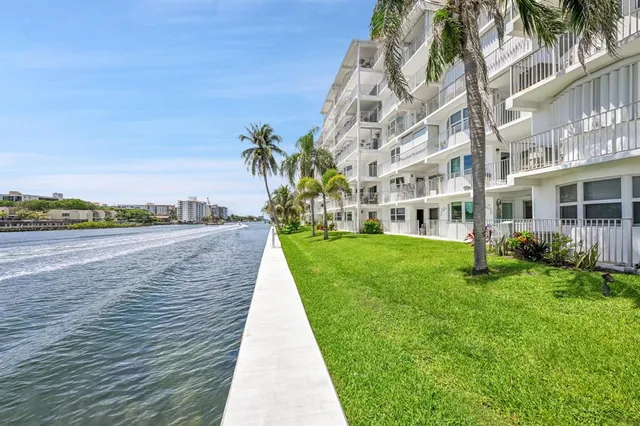 $275,000 | 1536 Southeast 15th Court, Unit 207, Deerfield Beach, FL 33441