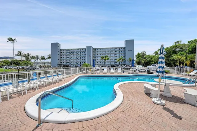 $275,000 | 1536 Southeast 15th Court, Unit 207, Deerfield Beach, FL 33441