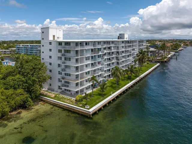 $275,000 | 1536 Southeast 15th Court, Unit 207, Deerfield Beach, FL 33441