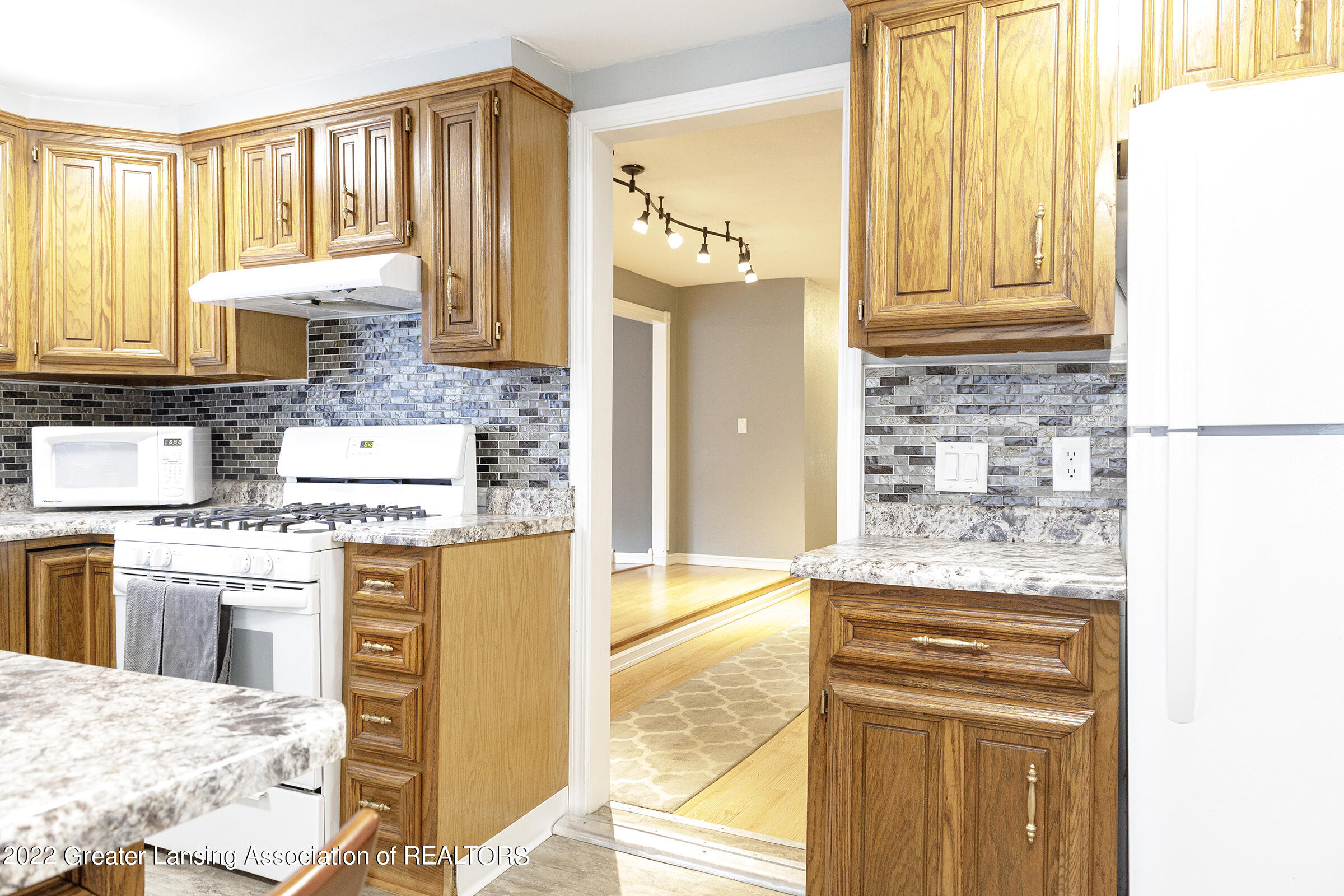 6328 Rosedale Road Lansing, MI 48911 - Photo 14 of 42 BDPH6801