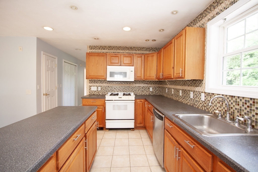 83 Ernest Avenue Worcester, MA 01604 - Photo 5 of 21
