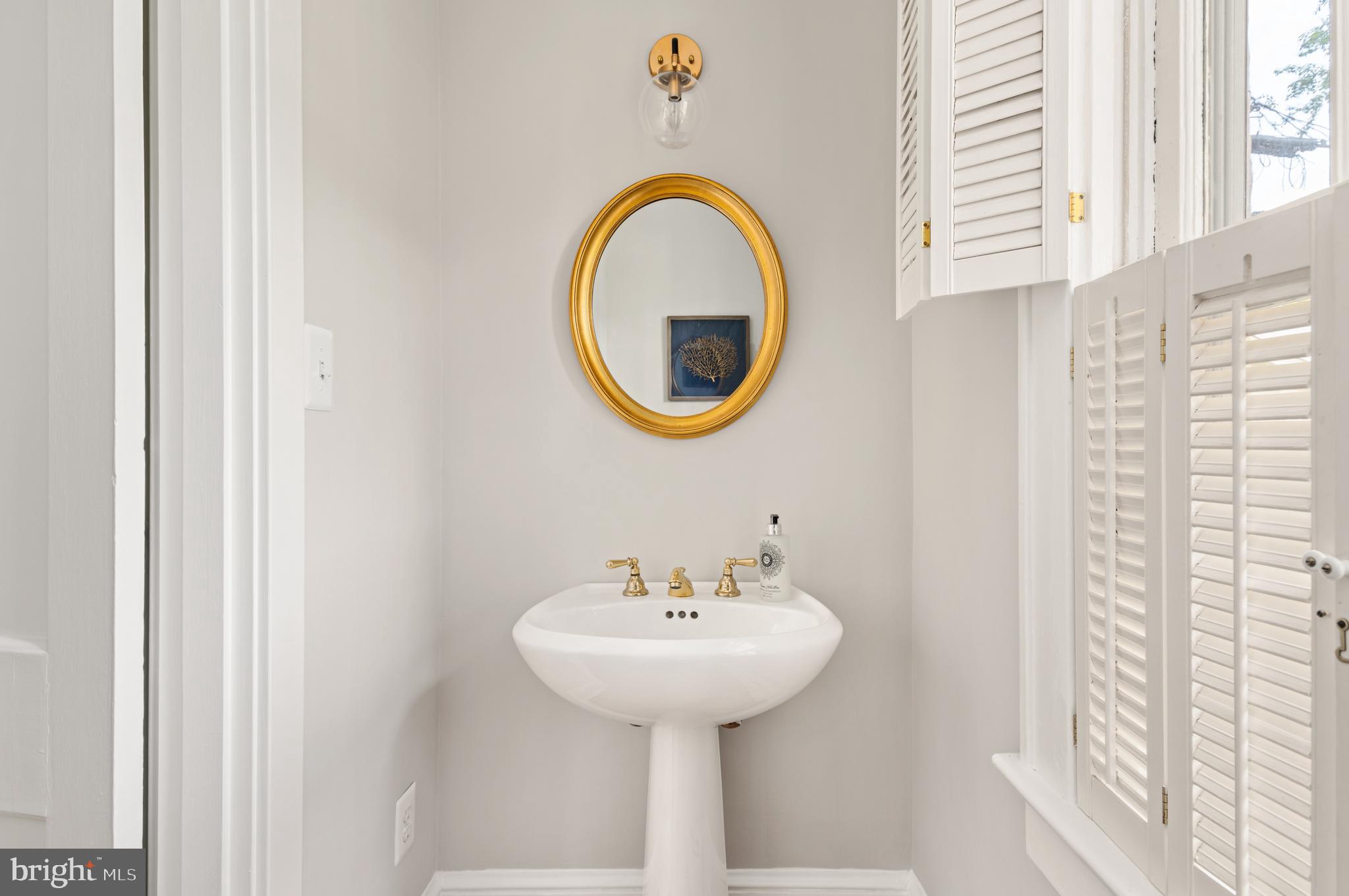 903 Russell Road Alexandria, VA 22301 - Photo 13 of 57